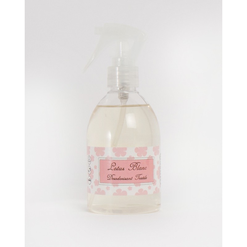 Voici votre Spray désodorisant textile de 250 ml - Lotus Blanc | MOSCO